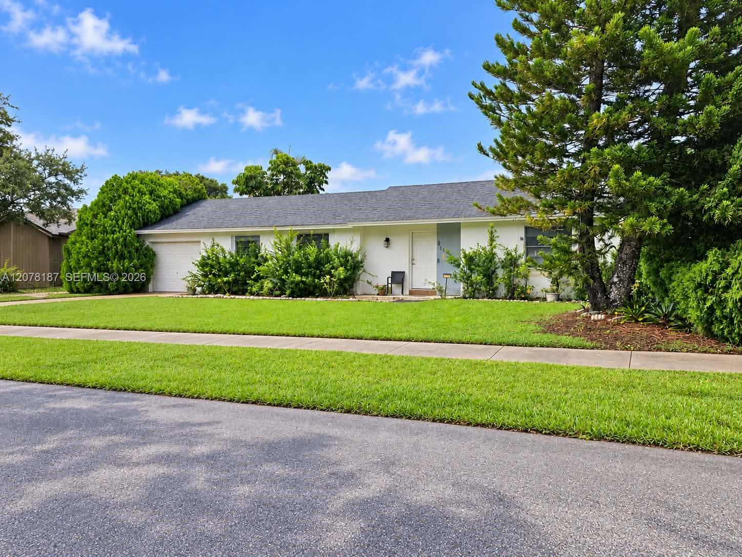 939 S Bluebird Lane