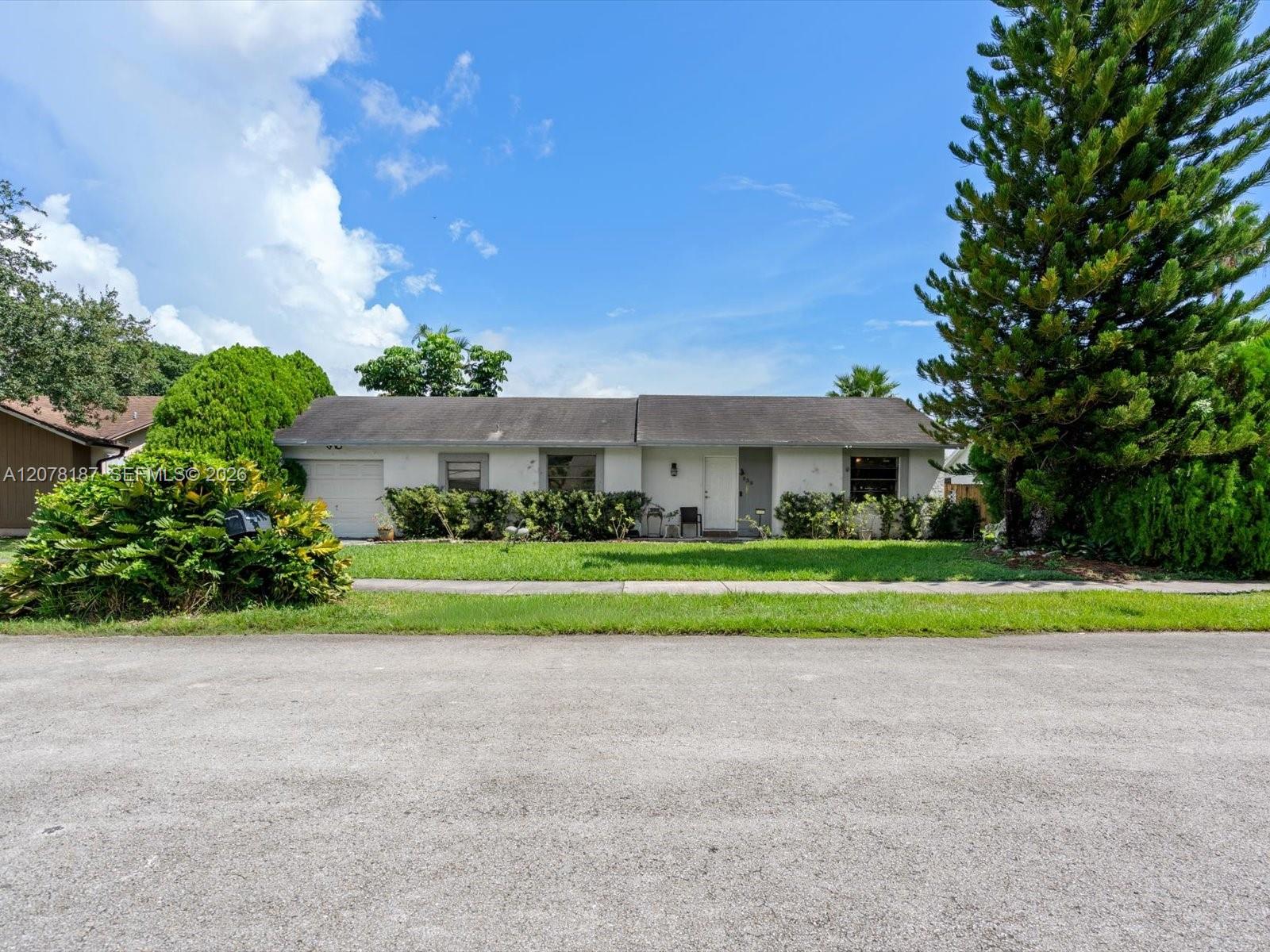 939 S Bluebird Lane