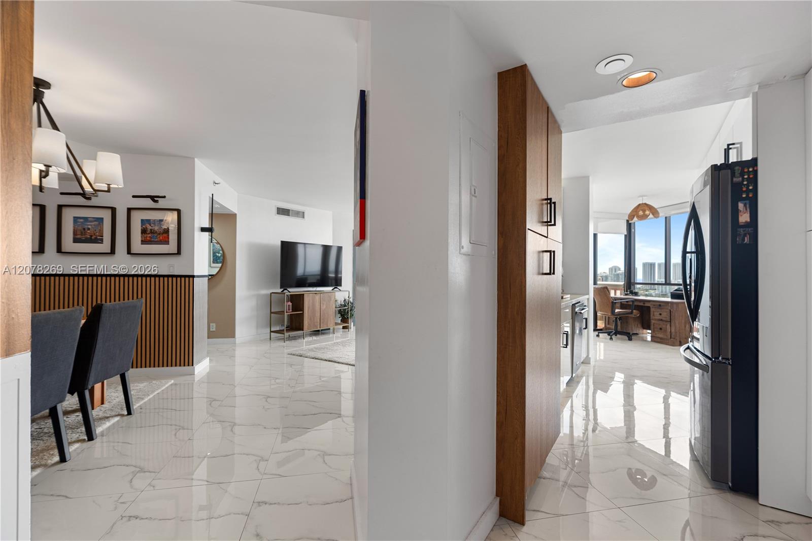 1000 W Island Boulevard