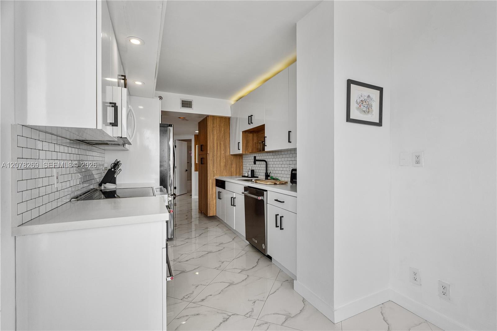 1000 W Island Boulevard