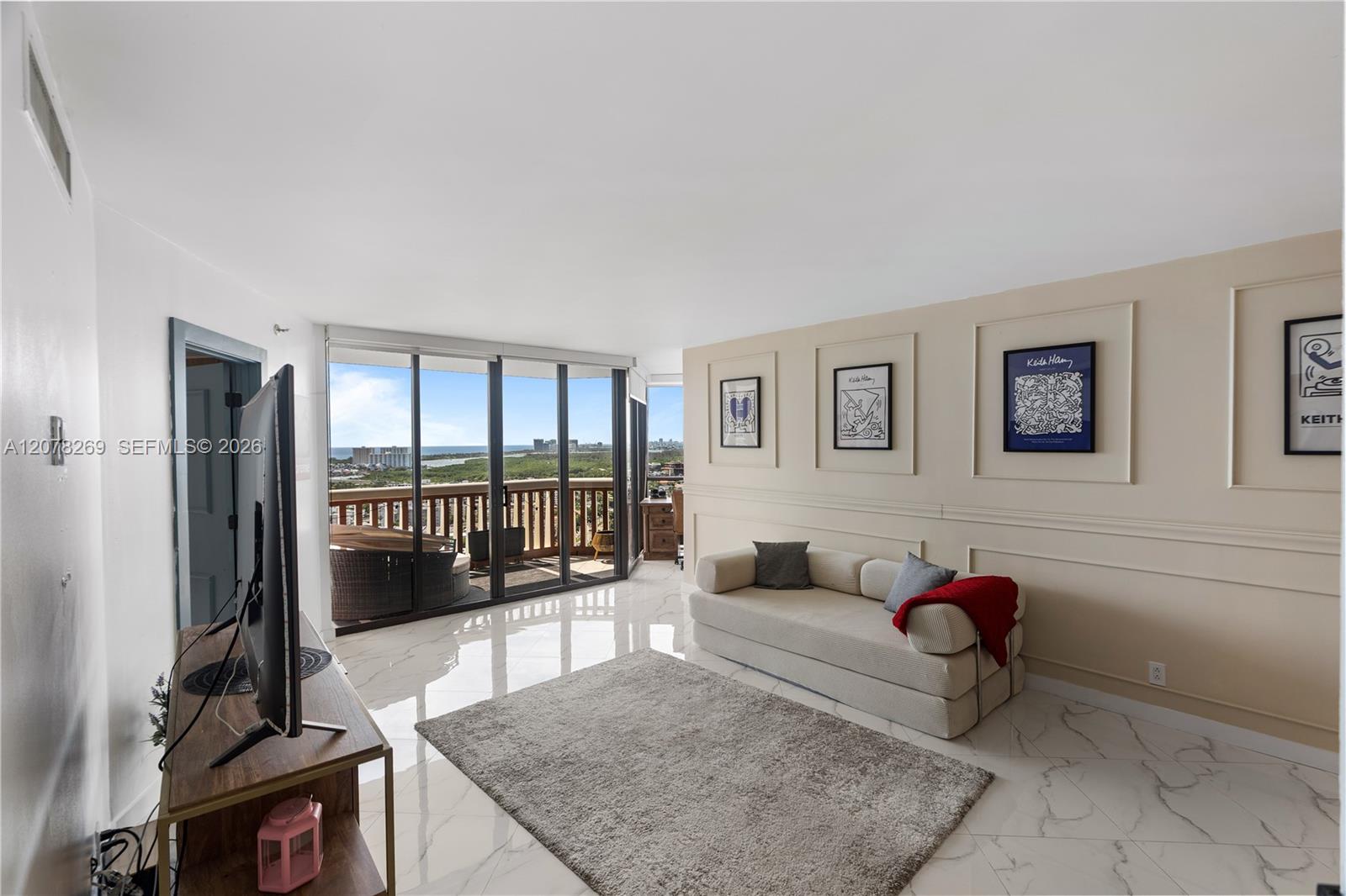 1000 W Island Boulevard