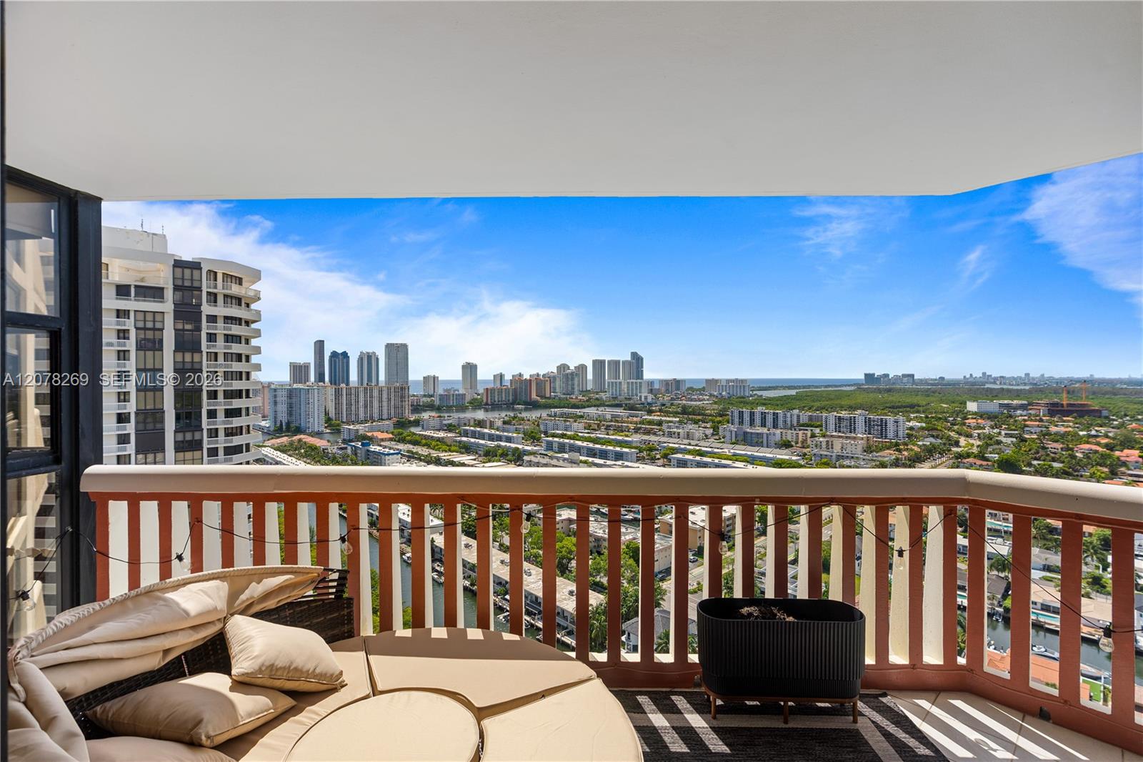 1000 W Island Boulevard