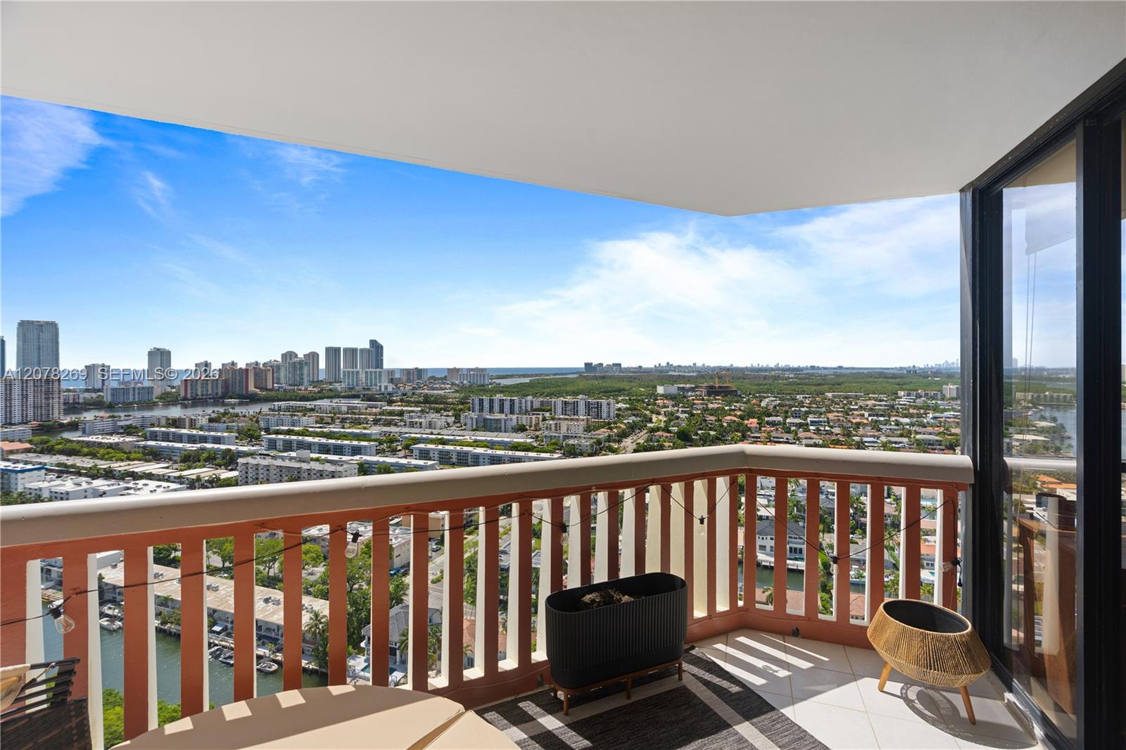 1000 W Island Boulevard