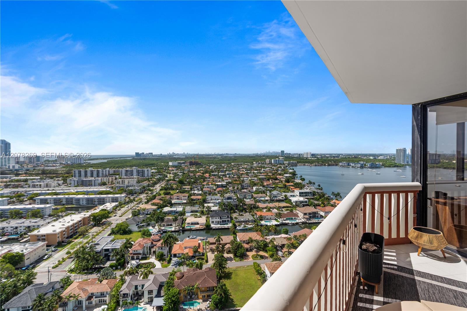 1000 W Island Boulevard