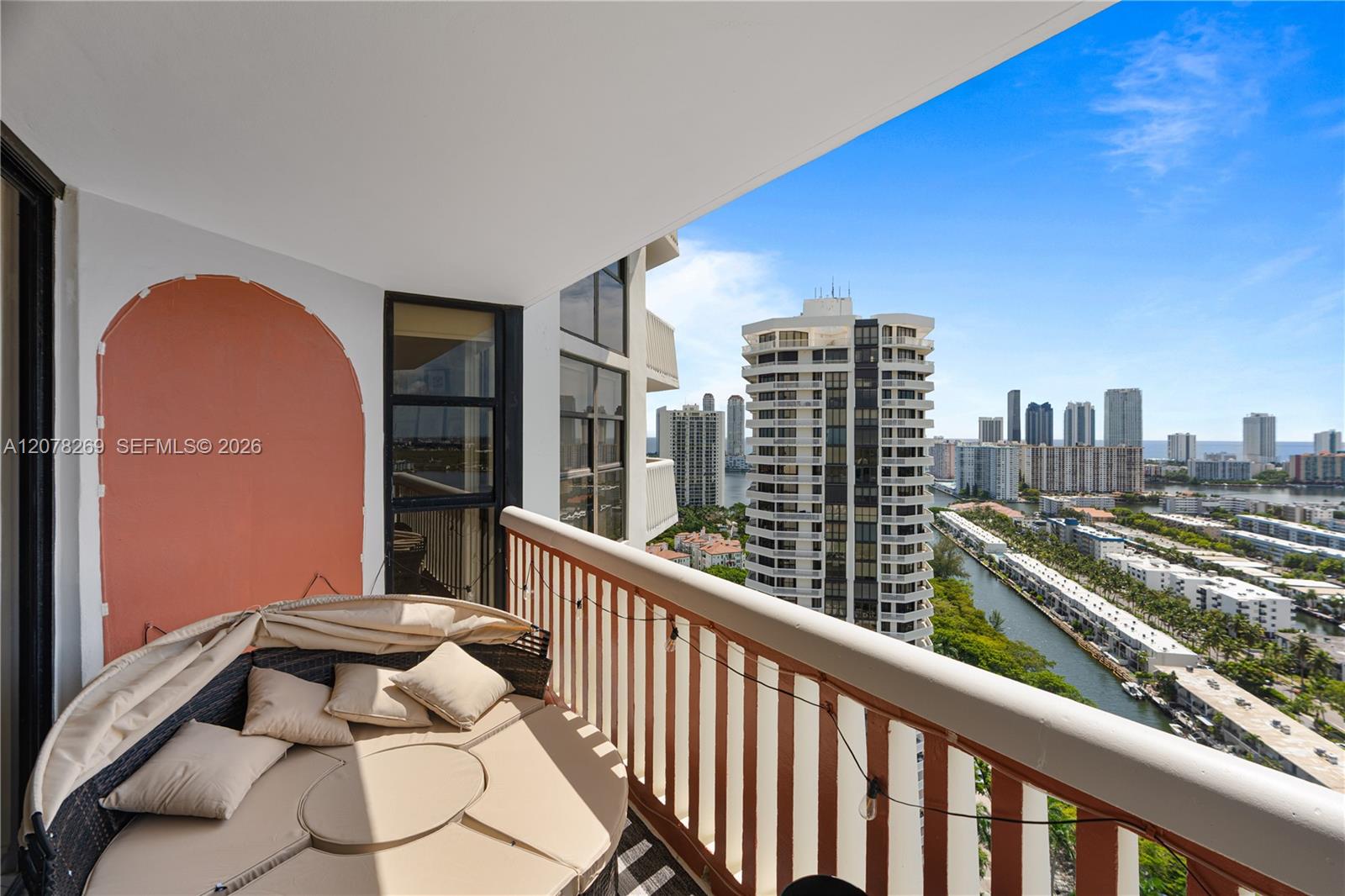 1000 W Island Boulevard