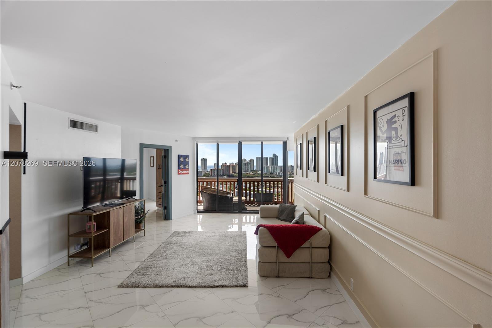 1000 W Island Boulevard