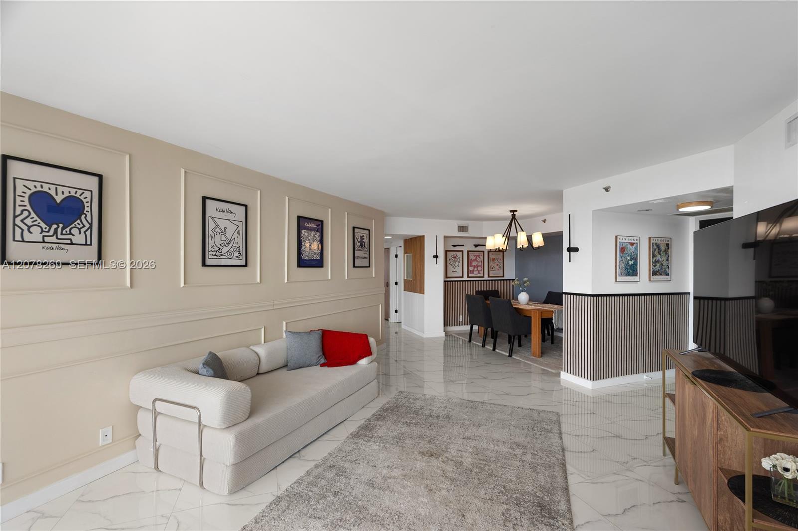 1000 W Island Boulevard