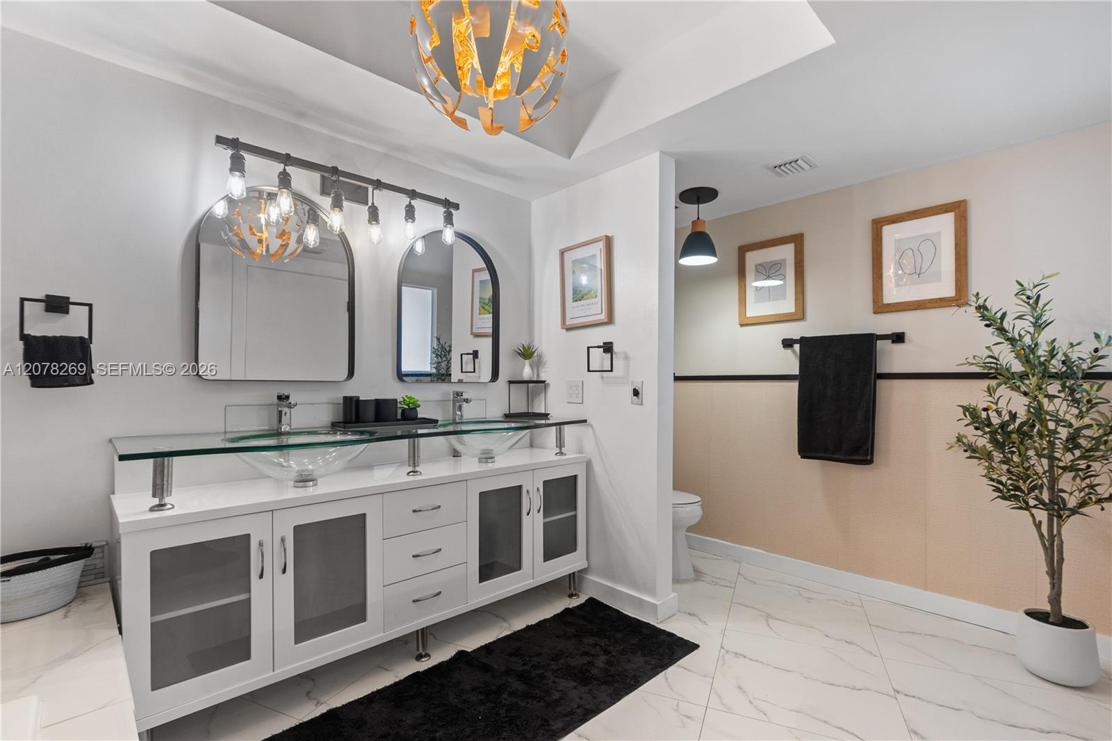 1000 W Island Boulevard