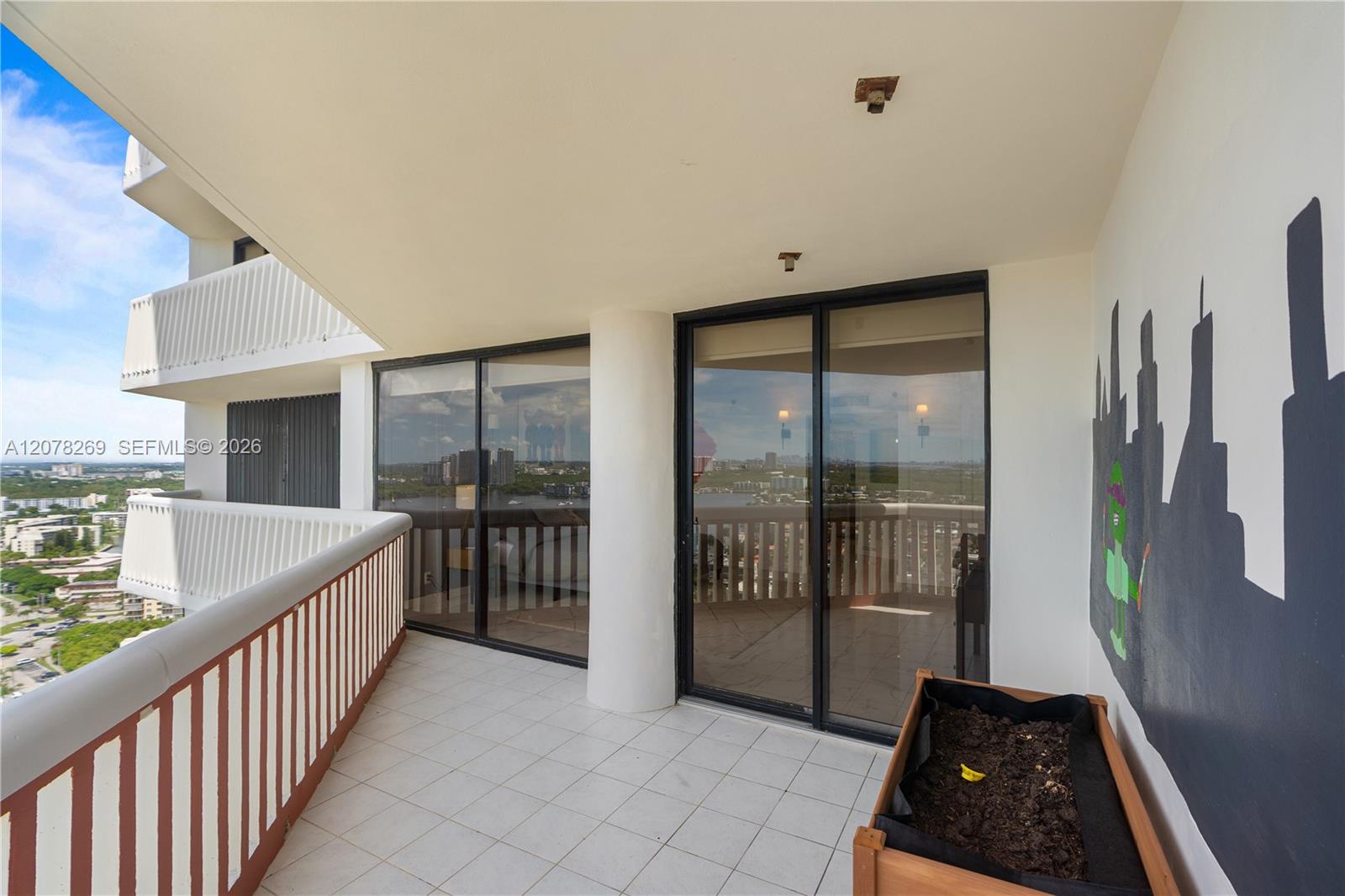 1000 W Island Boulevard