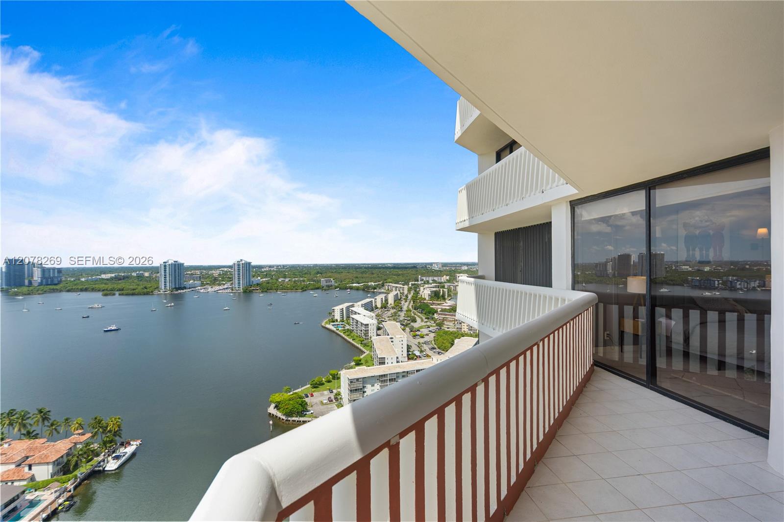 1000 W Island Boulevard