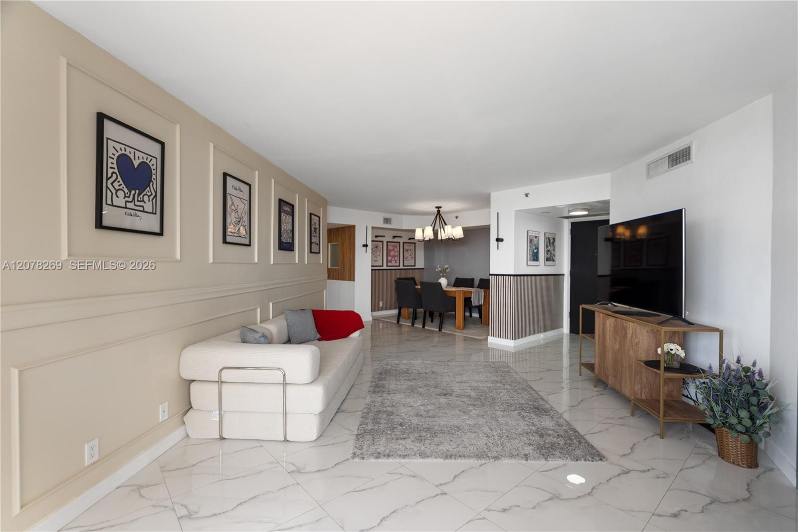 1000 W Island Boulevard
