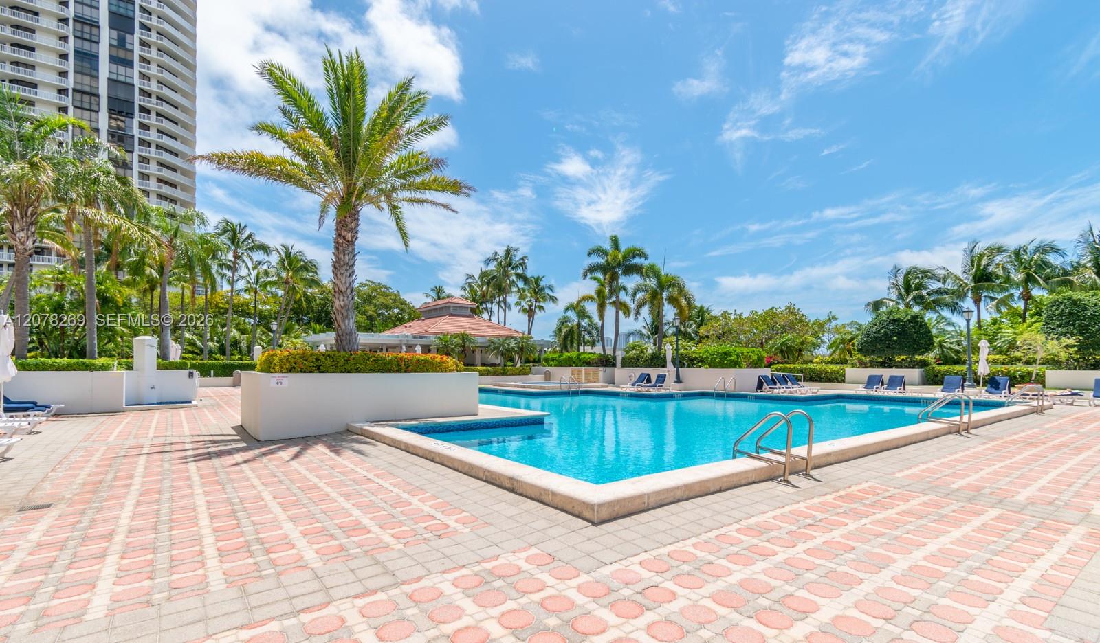 1000 W Island Boulevard