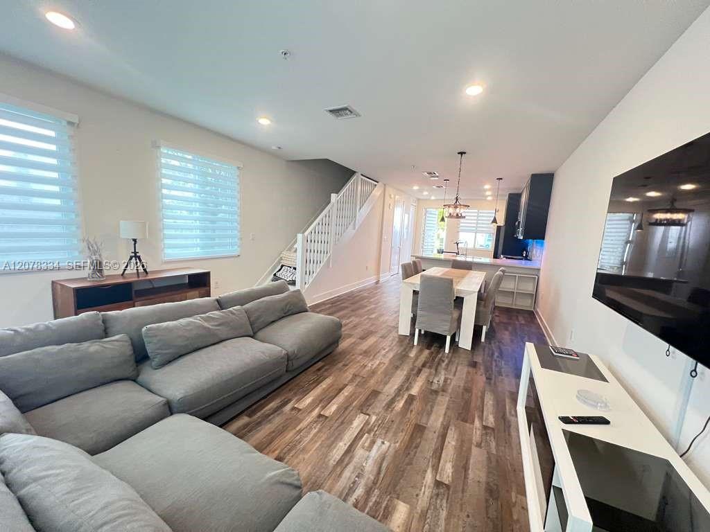 10229 NW 64th Terrace