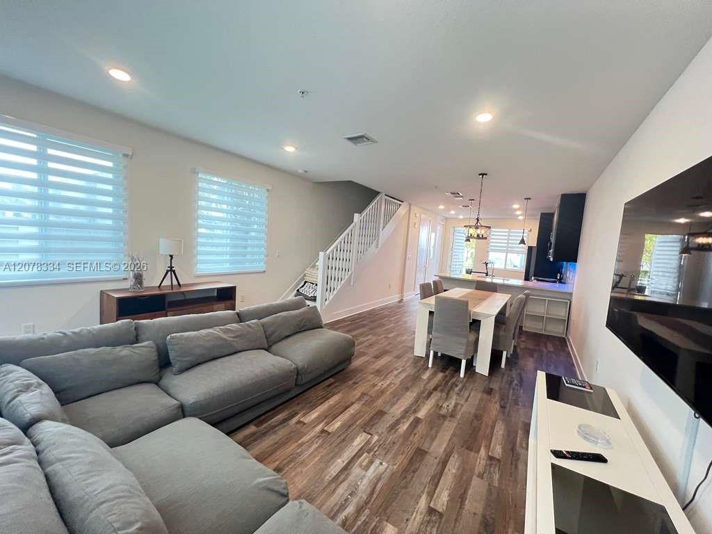 10229 NW 64th Terrace