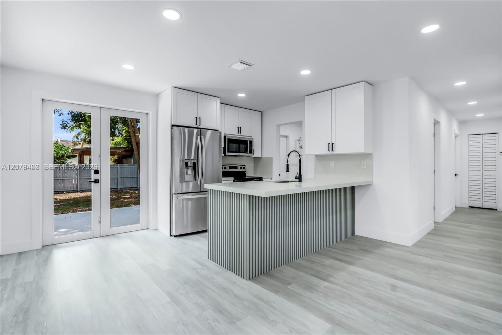 655 SW 6th Terrace