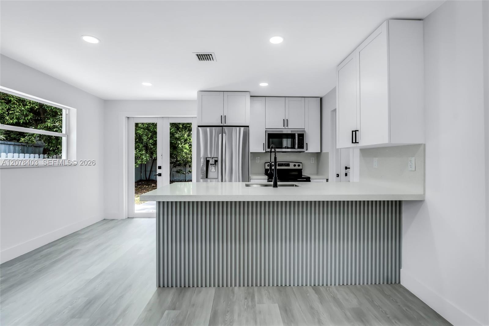 655 SW 6th Terrace