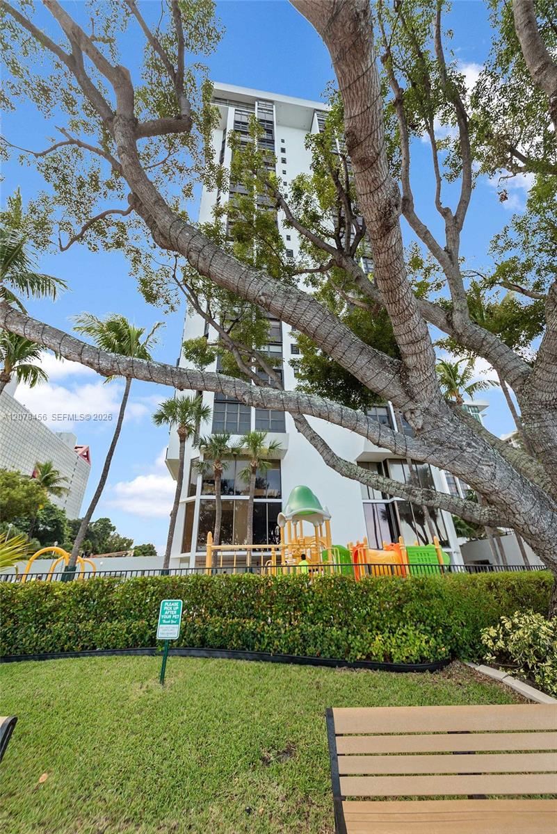1925 Brickell Avenue