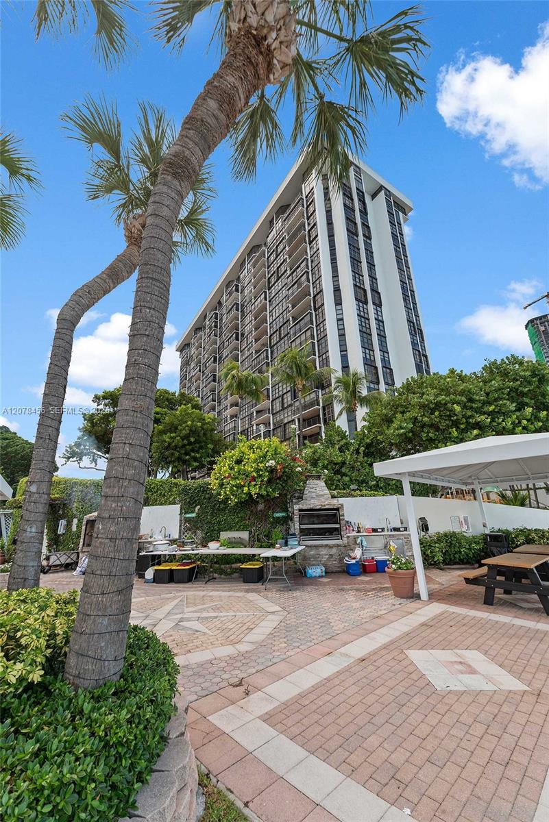 1925 Brickell Avenue