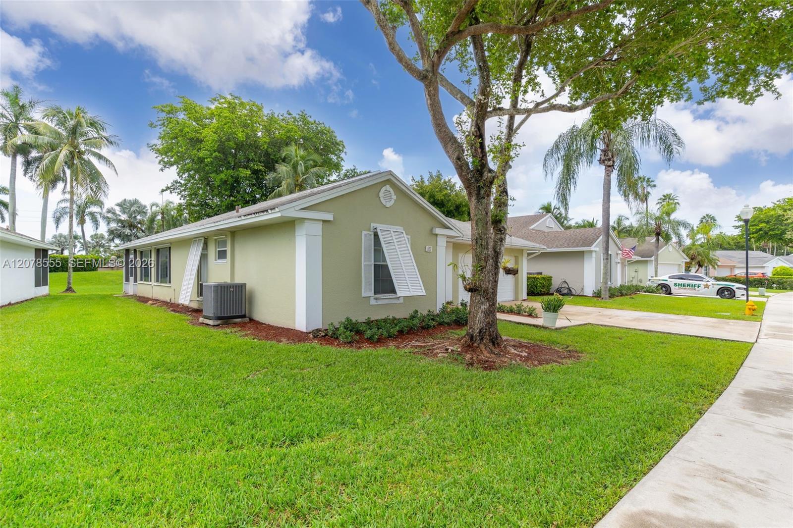 527 SE 27th Drive