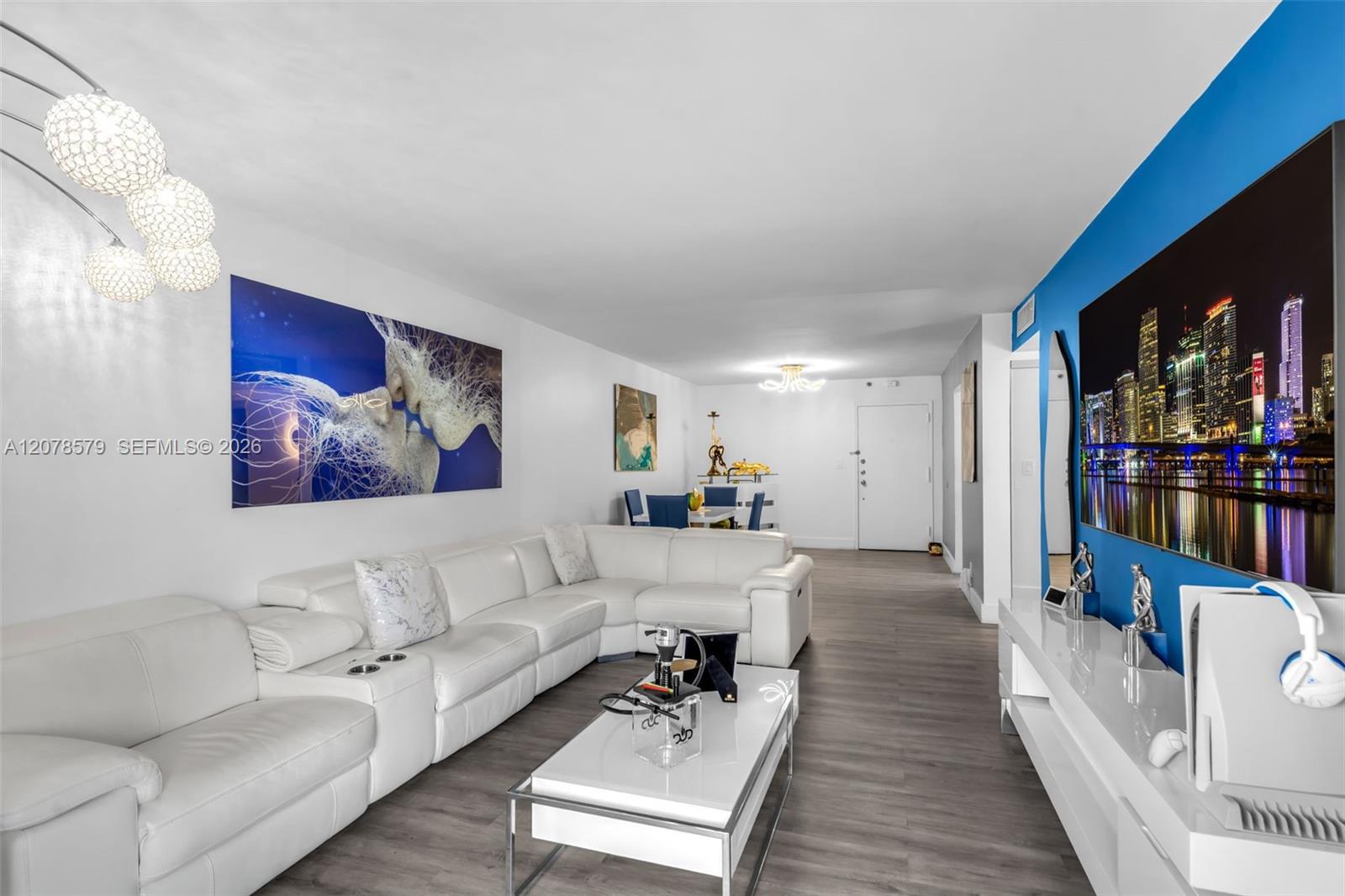 1825 W 44th Place