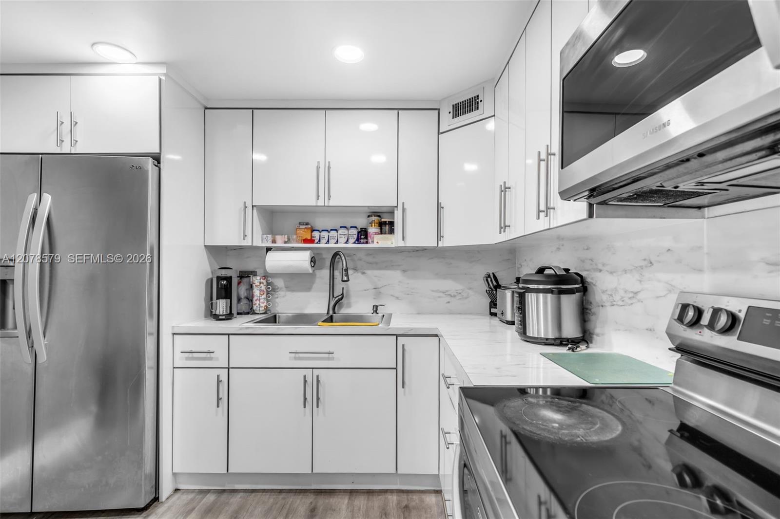 1825 W 44th Place