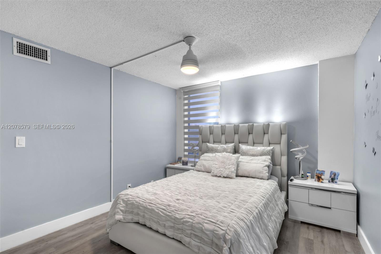 1825 W 44th Place