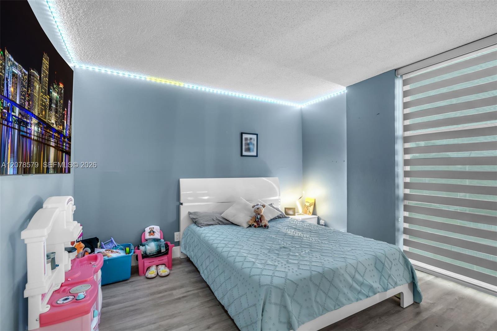 1825 W 44th Place