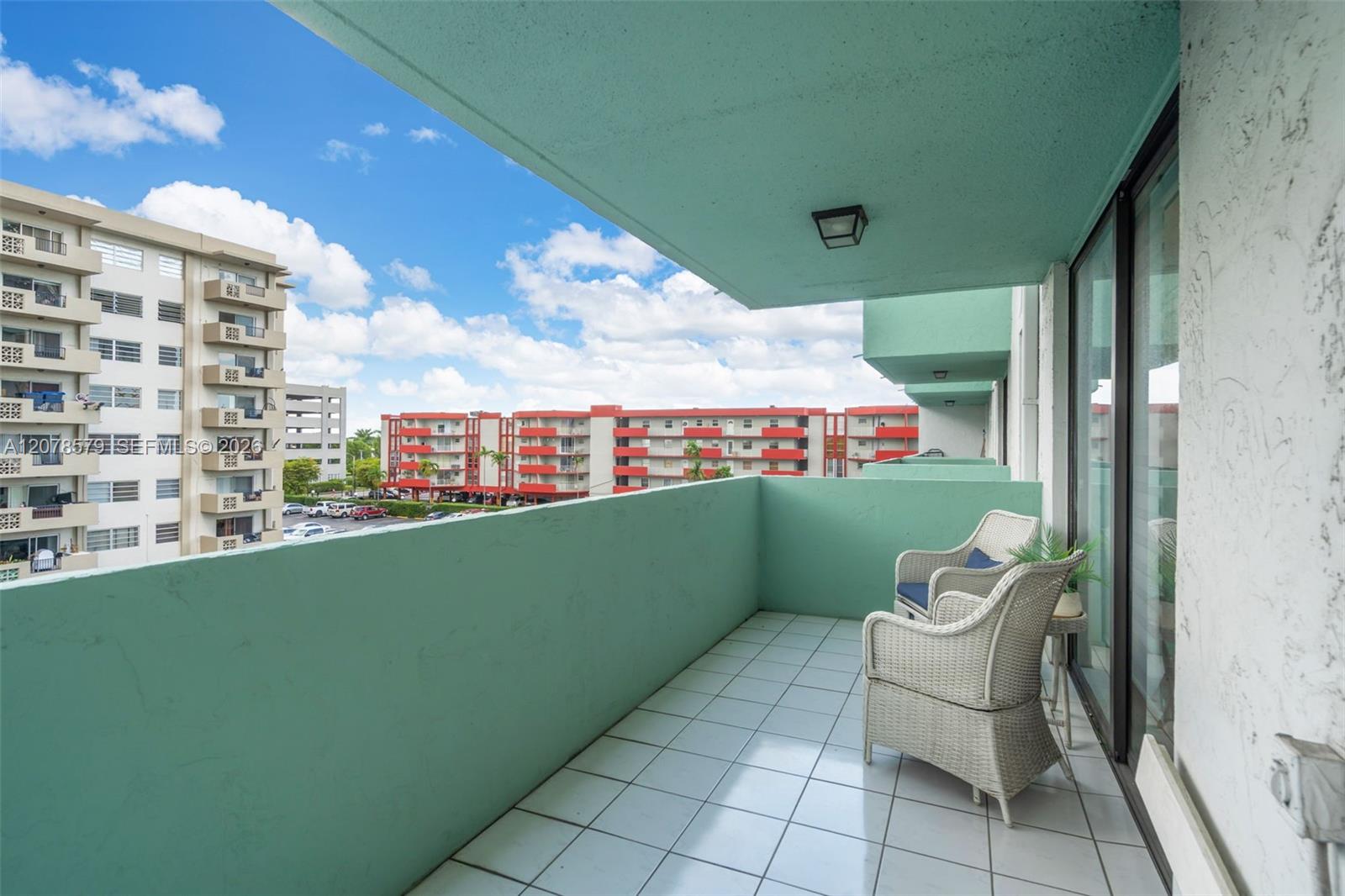 1825 W 44th Place