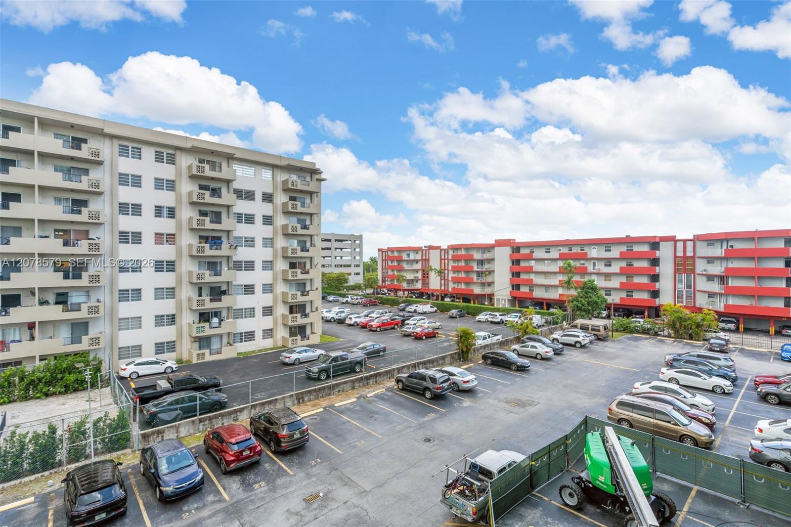 1825 W 44th Place