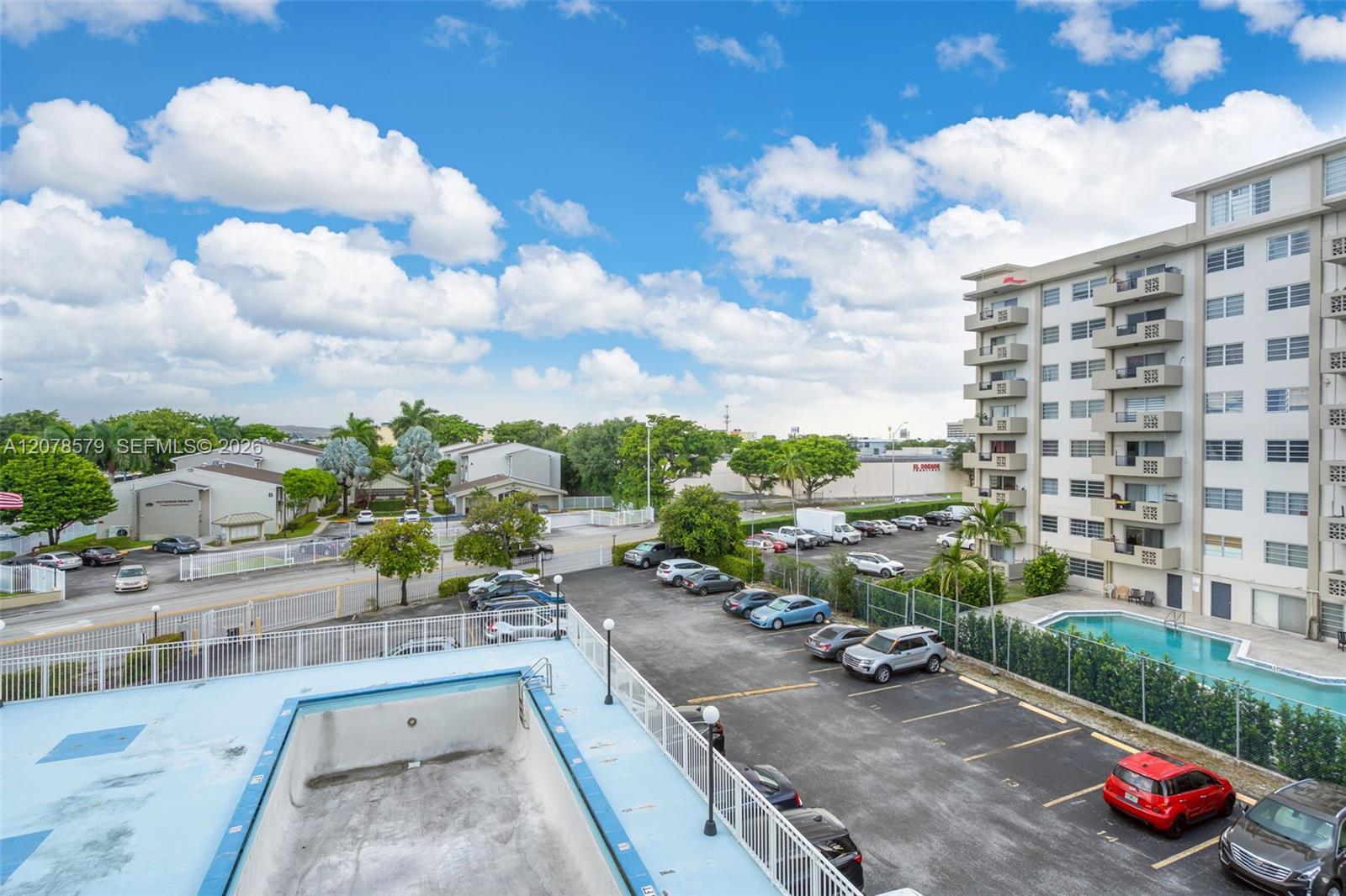 1825 W 44th Place