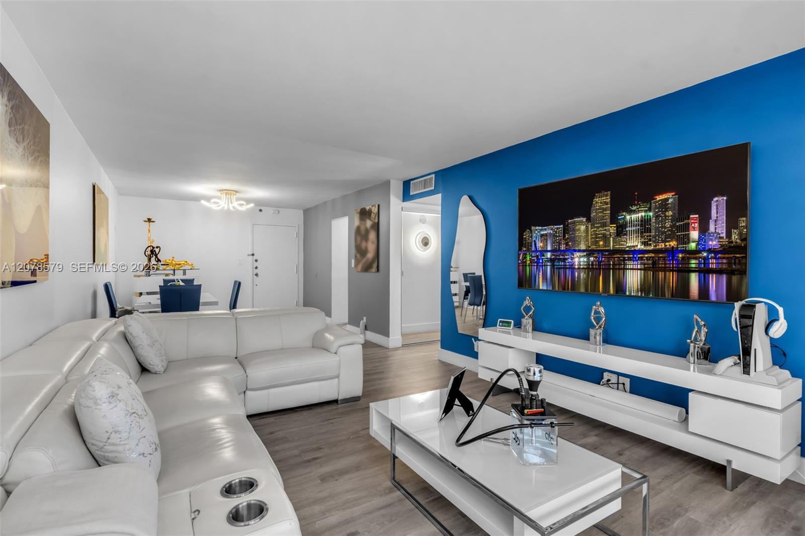 1825 W 44th Place