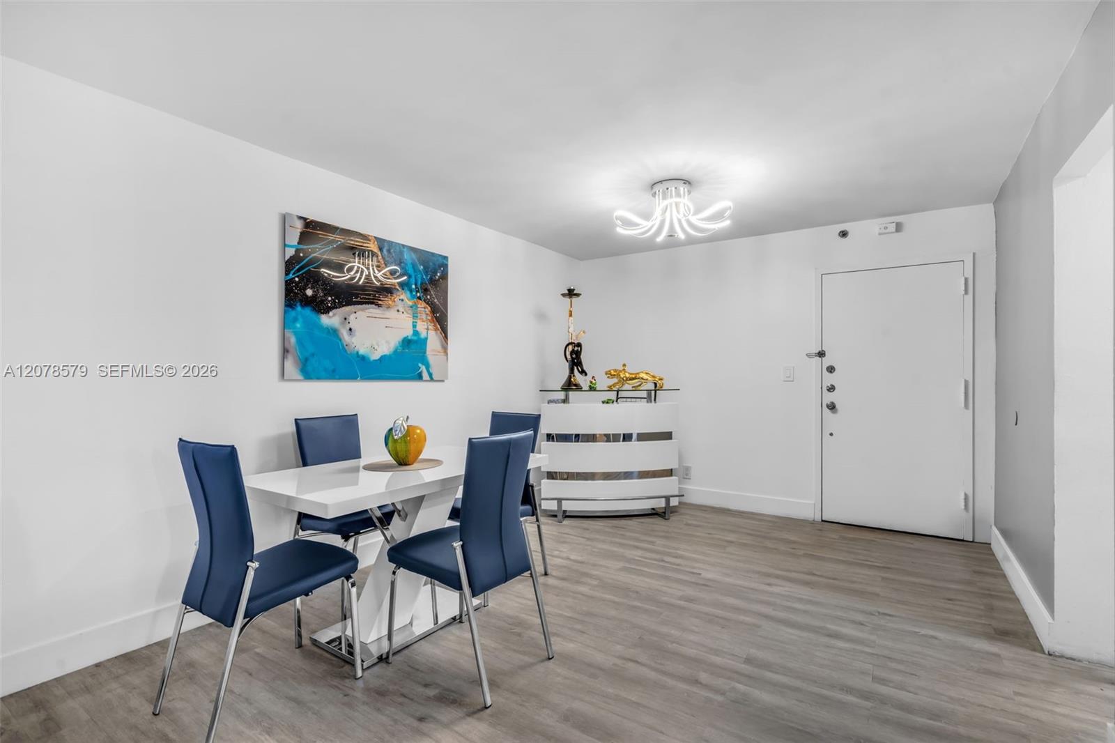 1825 W 44th Place