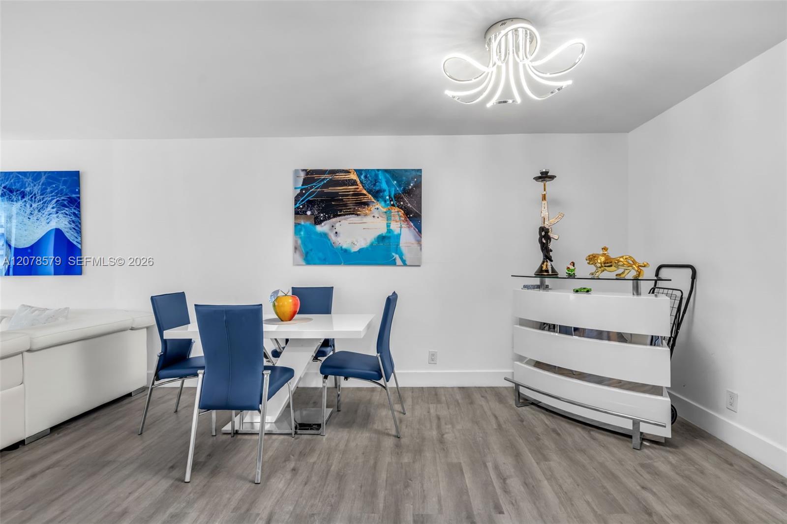 1825 W 44th Place