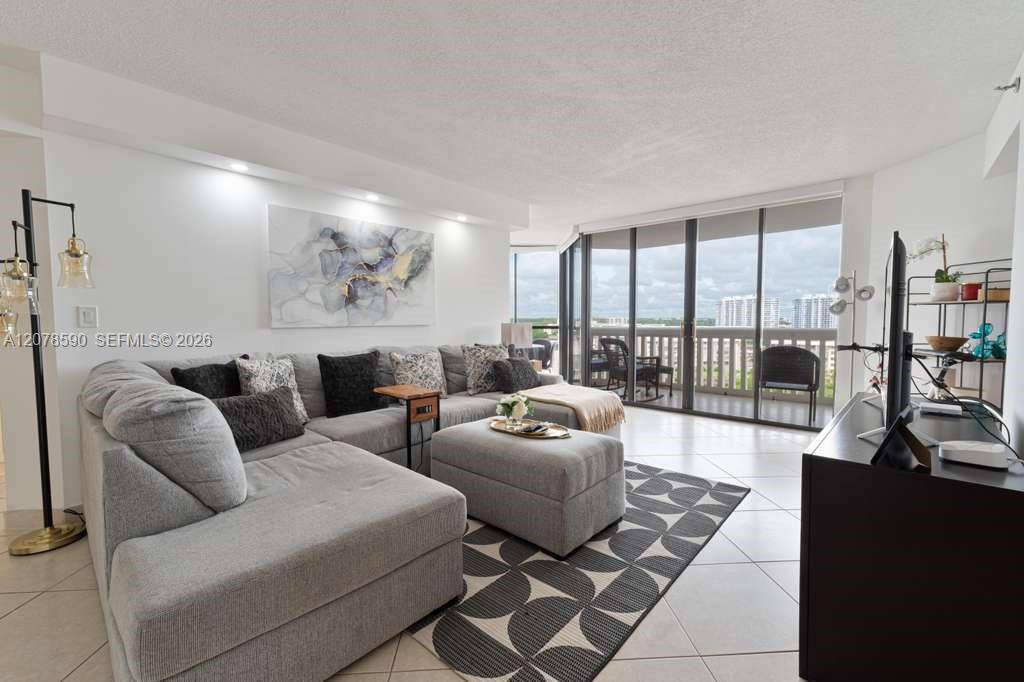 1000 W Island Boulevard
