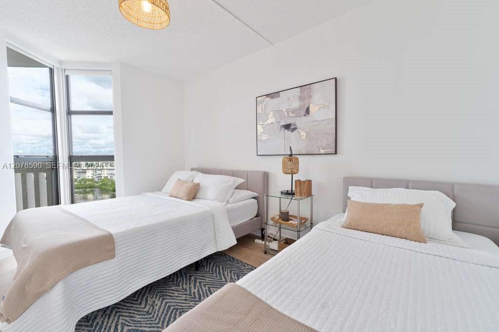 1000 W Island Boulevard