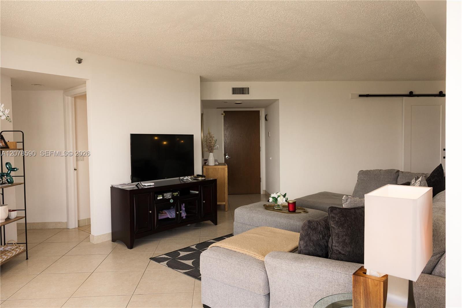1000 W Island Boulevard