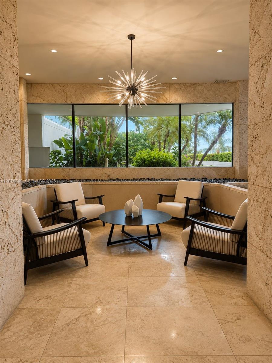 1000 W Island Boulevard