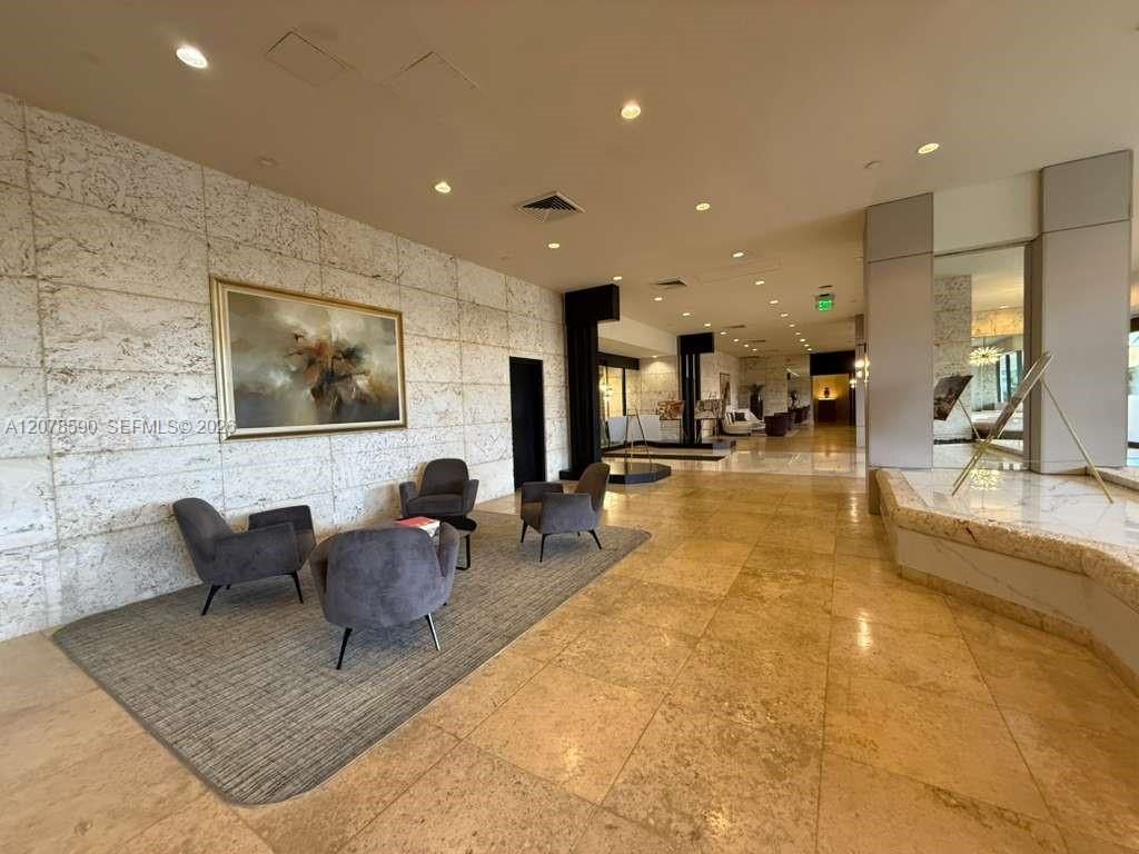 1000 W Island Boulevard