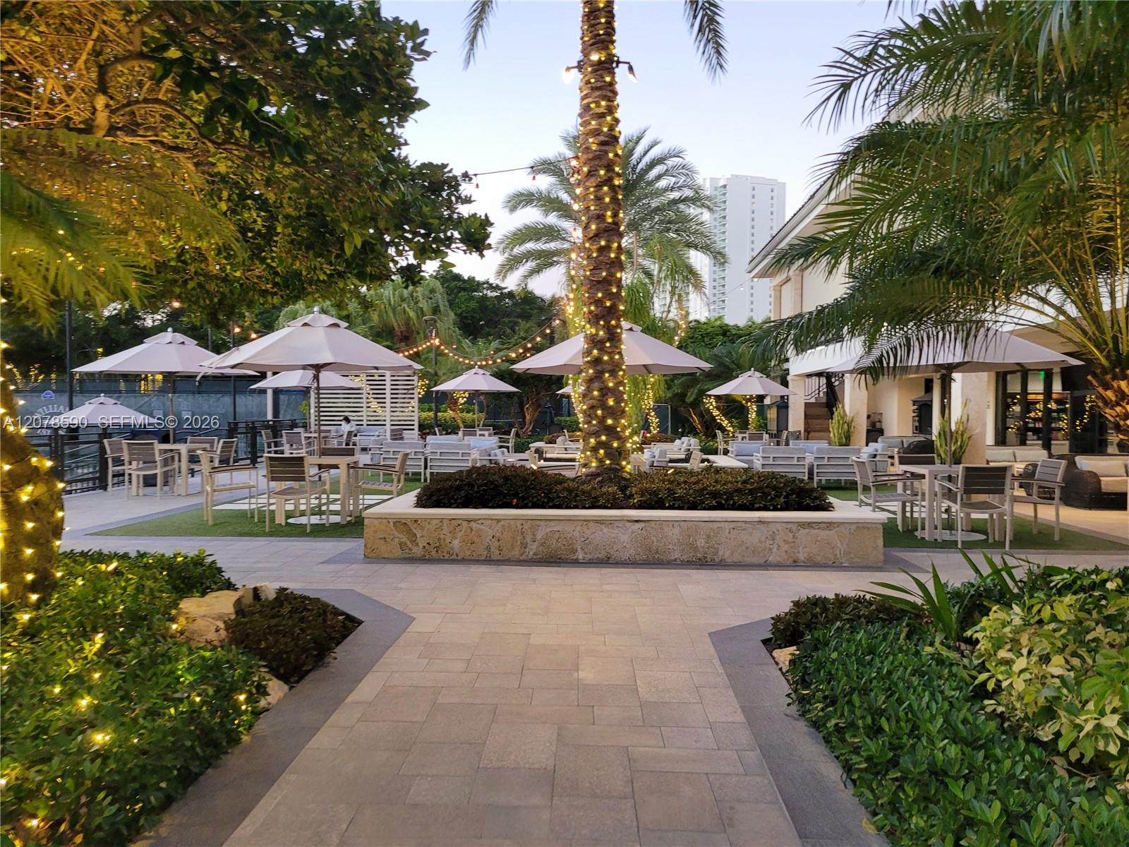 1000 W Island Boulevard