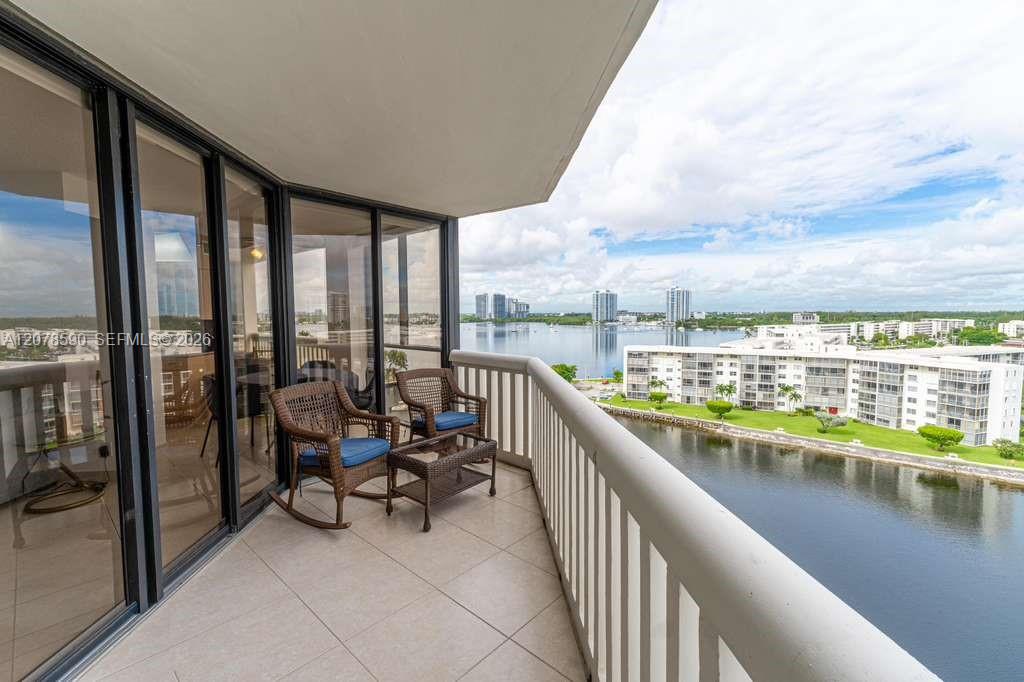 1000 W Island Boulevard