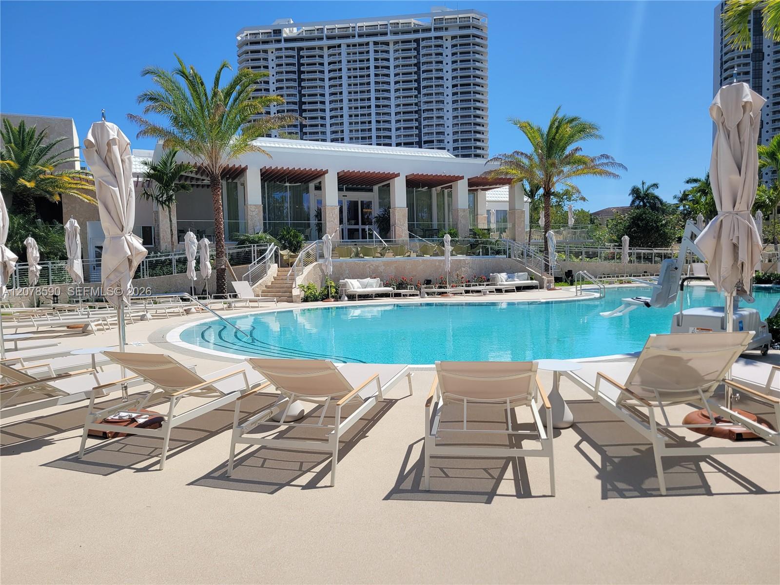 1000 W Island Boulevard