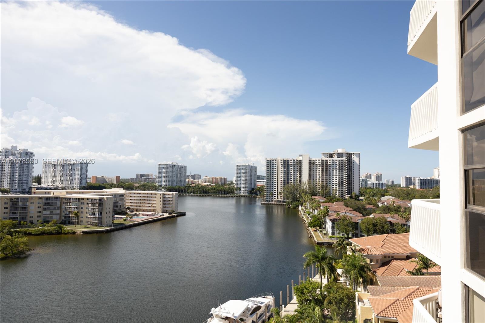 1000 W Island Boulevard