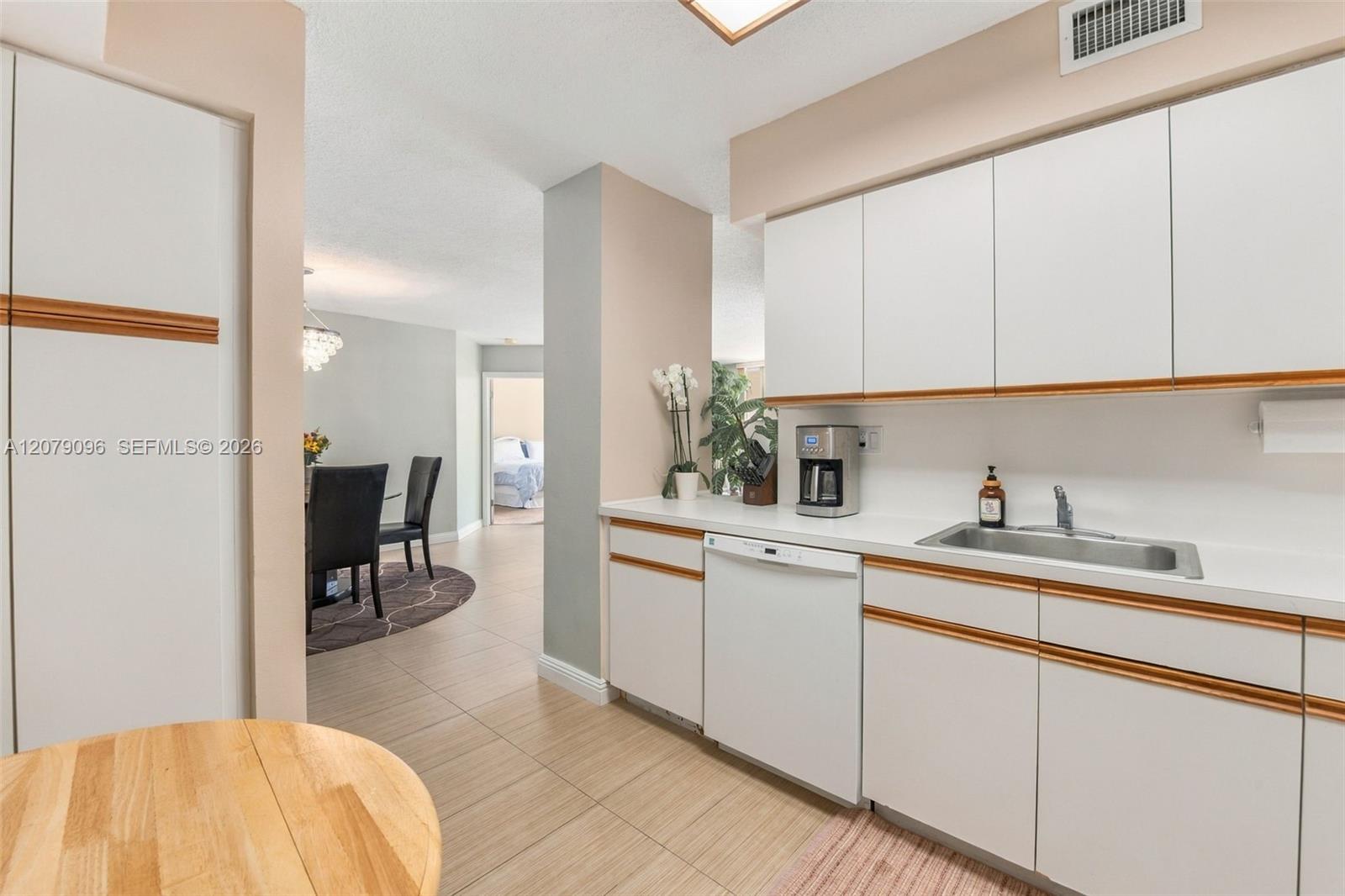 3600 Mystic Pointe Drive