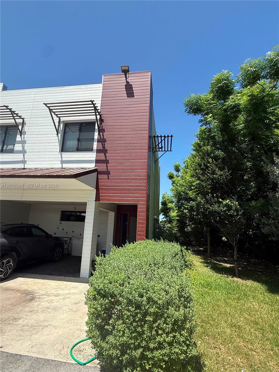 916 NW 8th Street