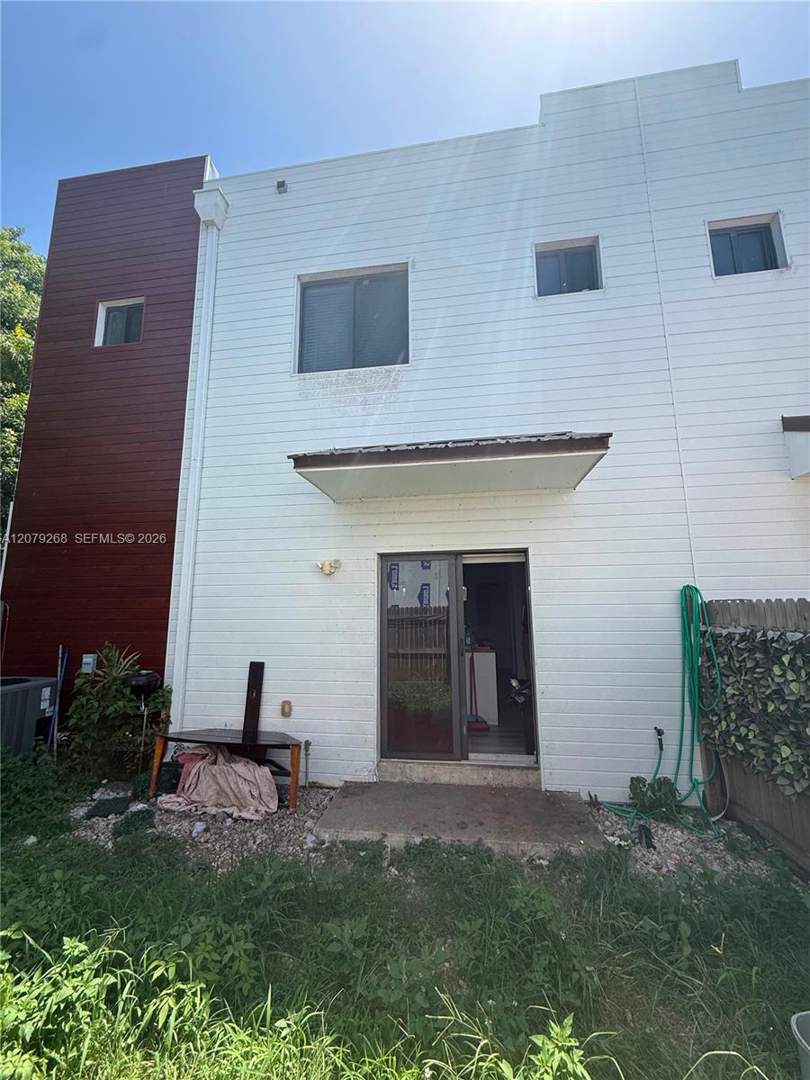 916 NW 8th Street