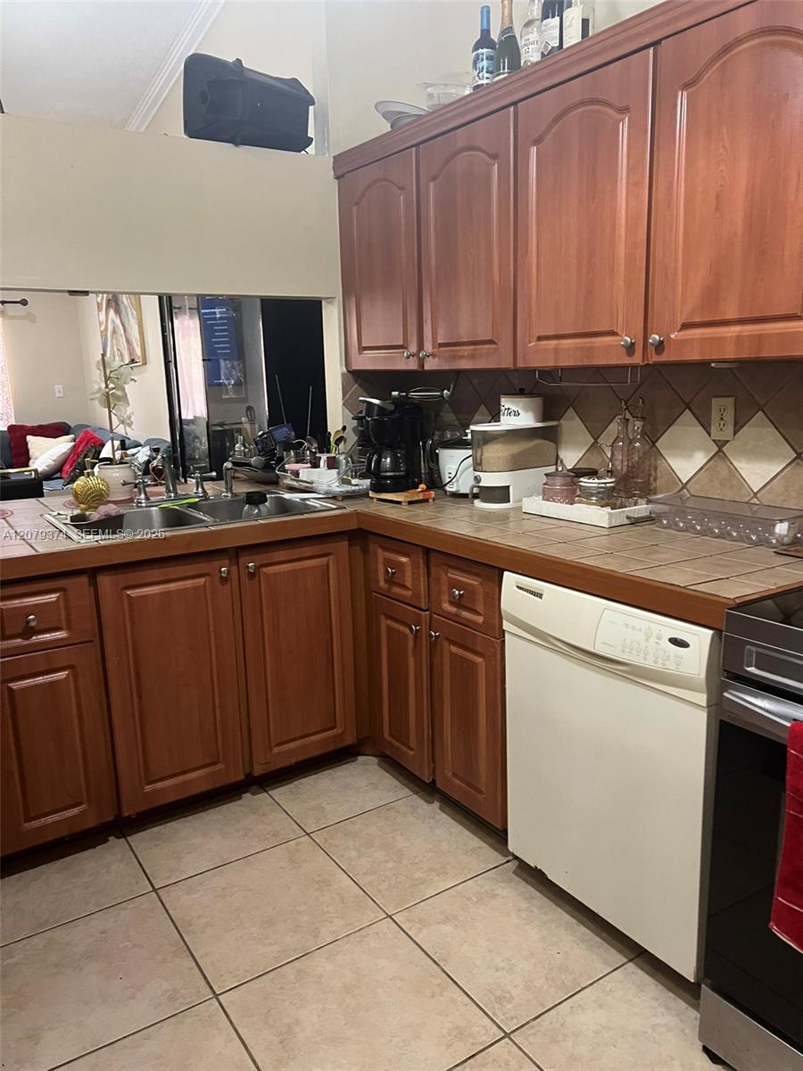 6028 SW 147th Place