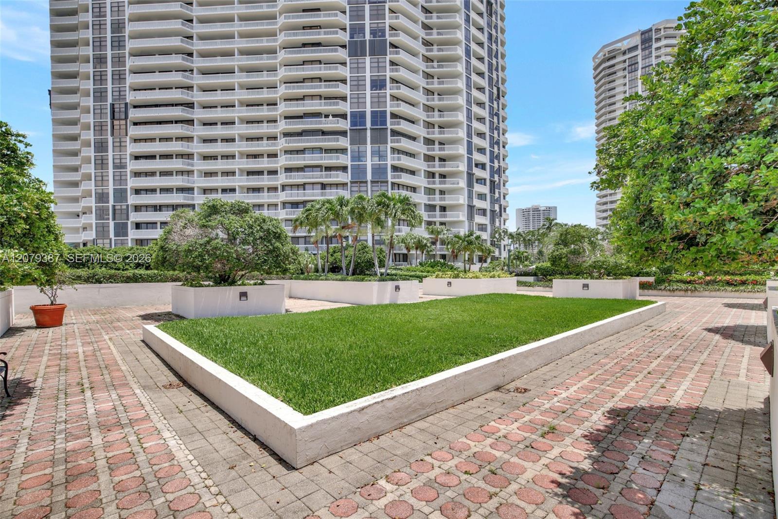 1000 Island Boulevard