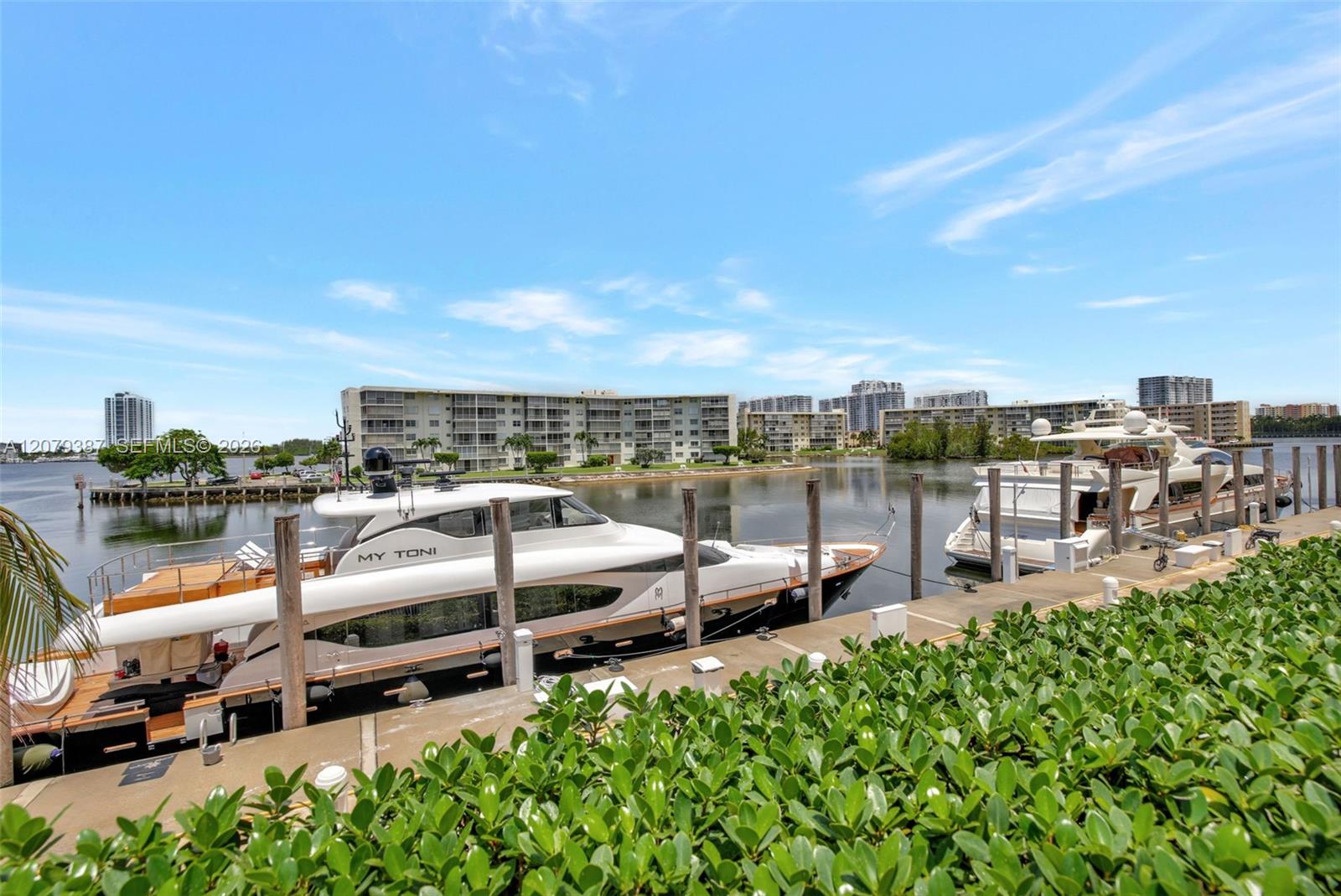 1000 Island Boulevard