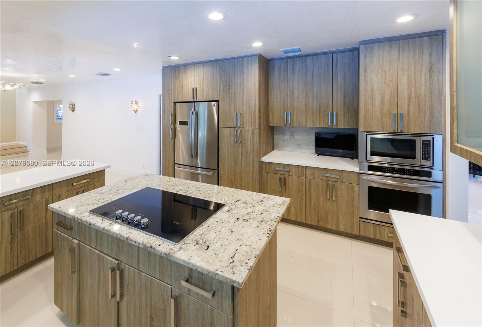 737 NW 4th Street gallery image #13