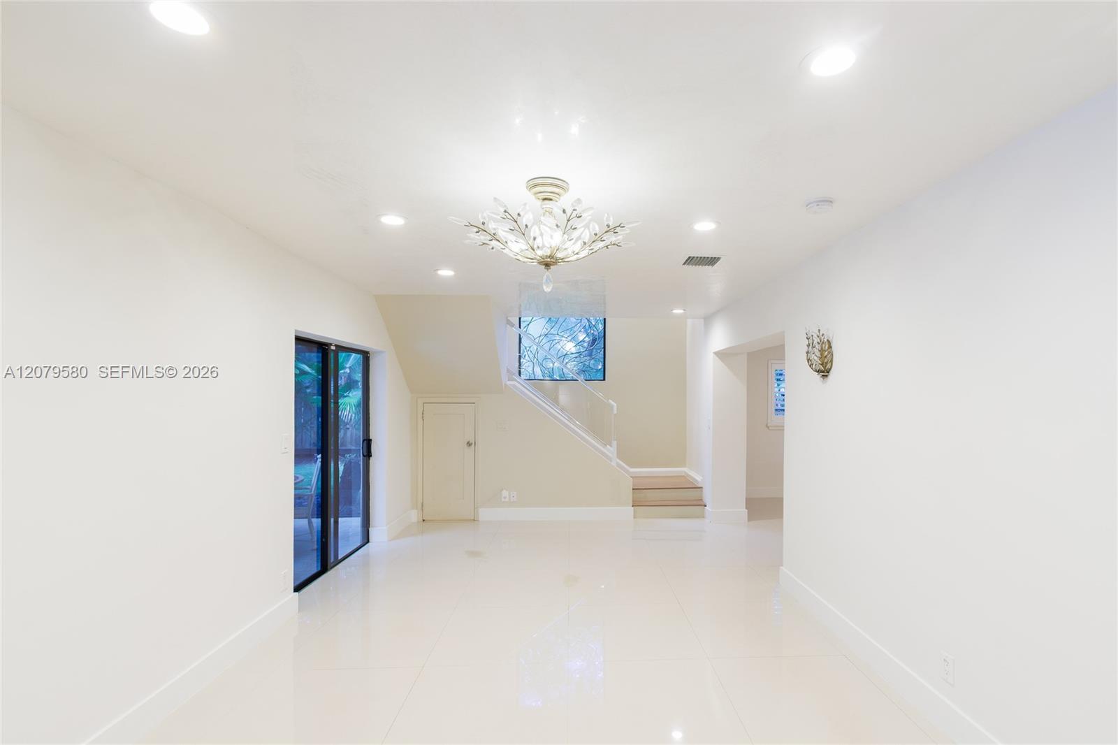 737 NW 4th Street gallery image #9
